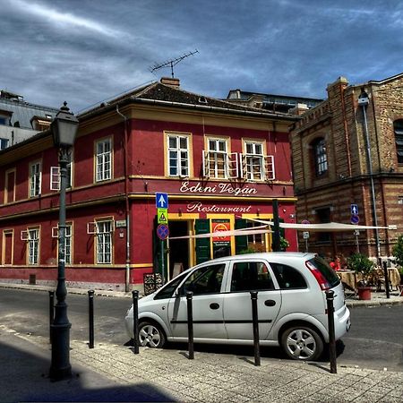 Santico Art Hotel And Hostel Budapest Exterior photo