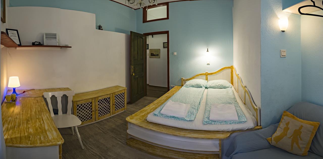 Santico Art Hotel And Hostel Budapest Exterior photo