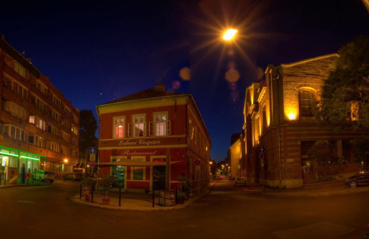 Santico Art Hotel And Hostel Budapest Exterior photo