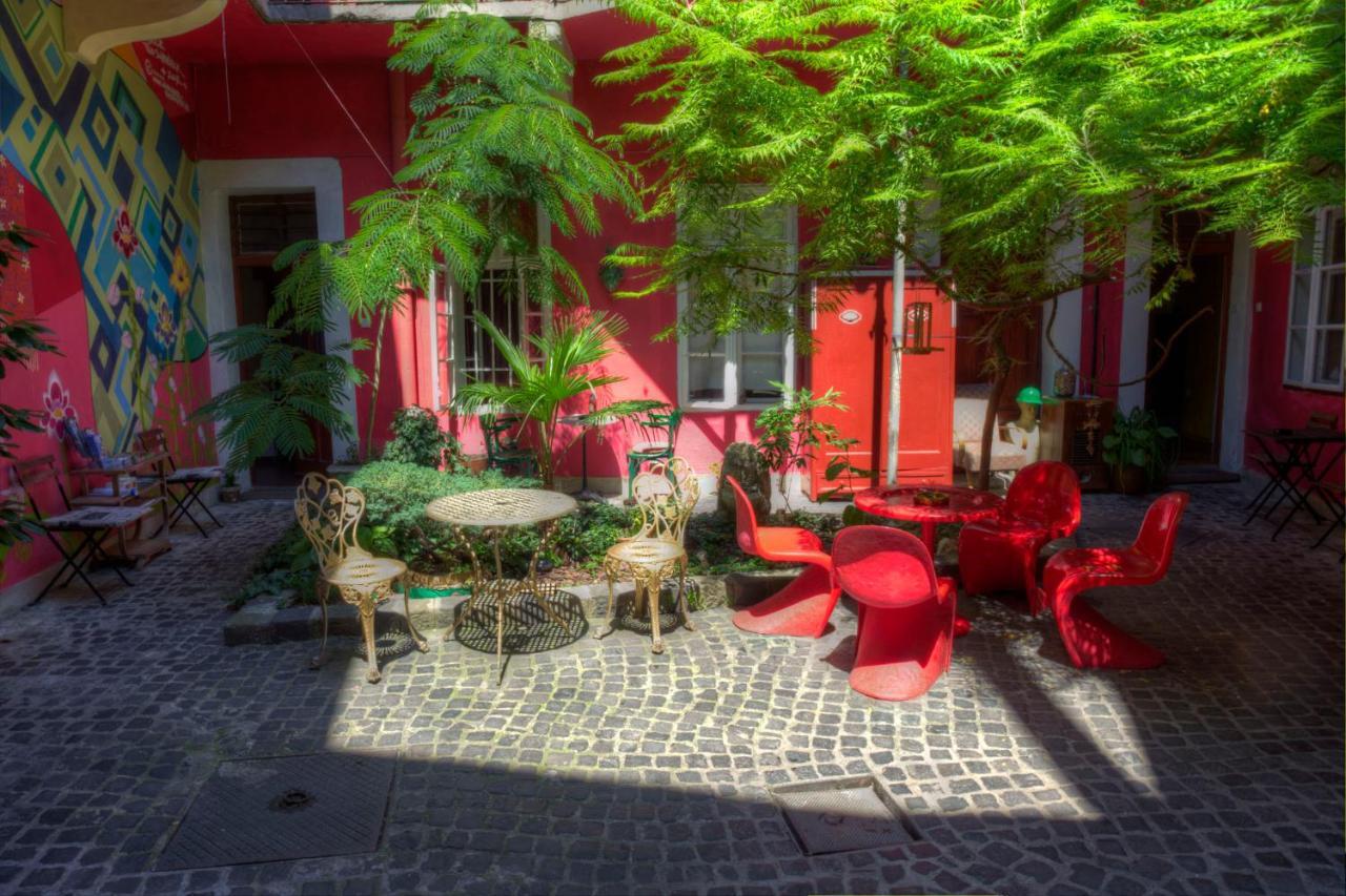 Santico Art Hotel And Hostel Budapest Exterior photo